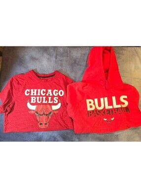 Chicago bulls tshirt and hoodie